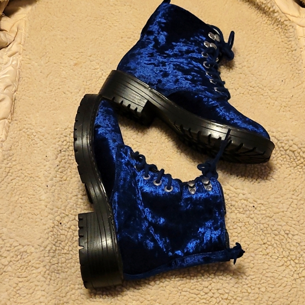 Steve Madden blue suede boots